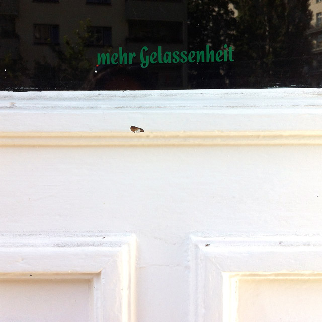 Text on window: "mehr Gelassenheit"