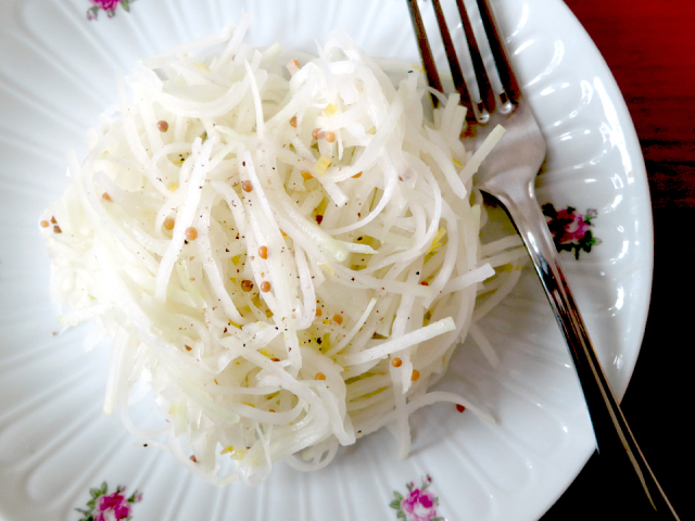 2014_02_kohlrabi_salad_2